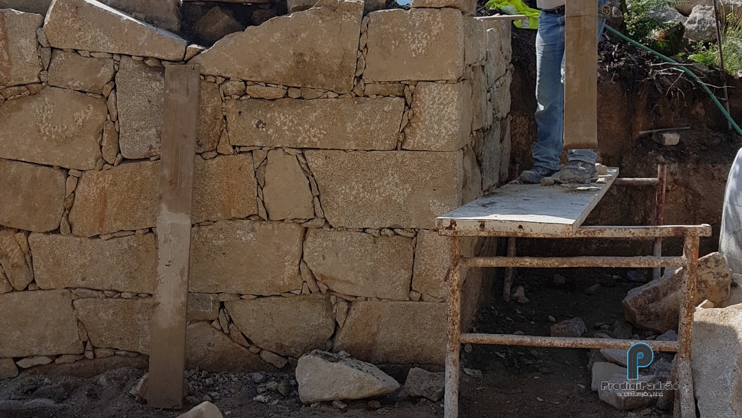 Construção de Muro em Pedra nos Arcos de Valdevez